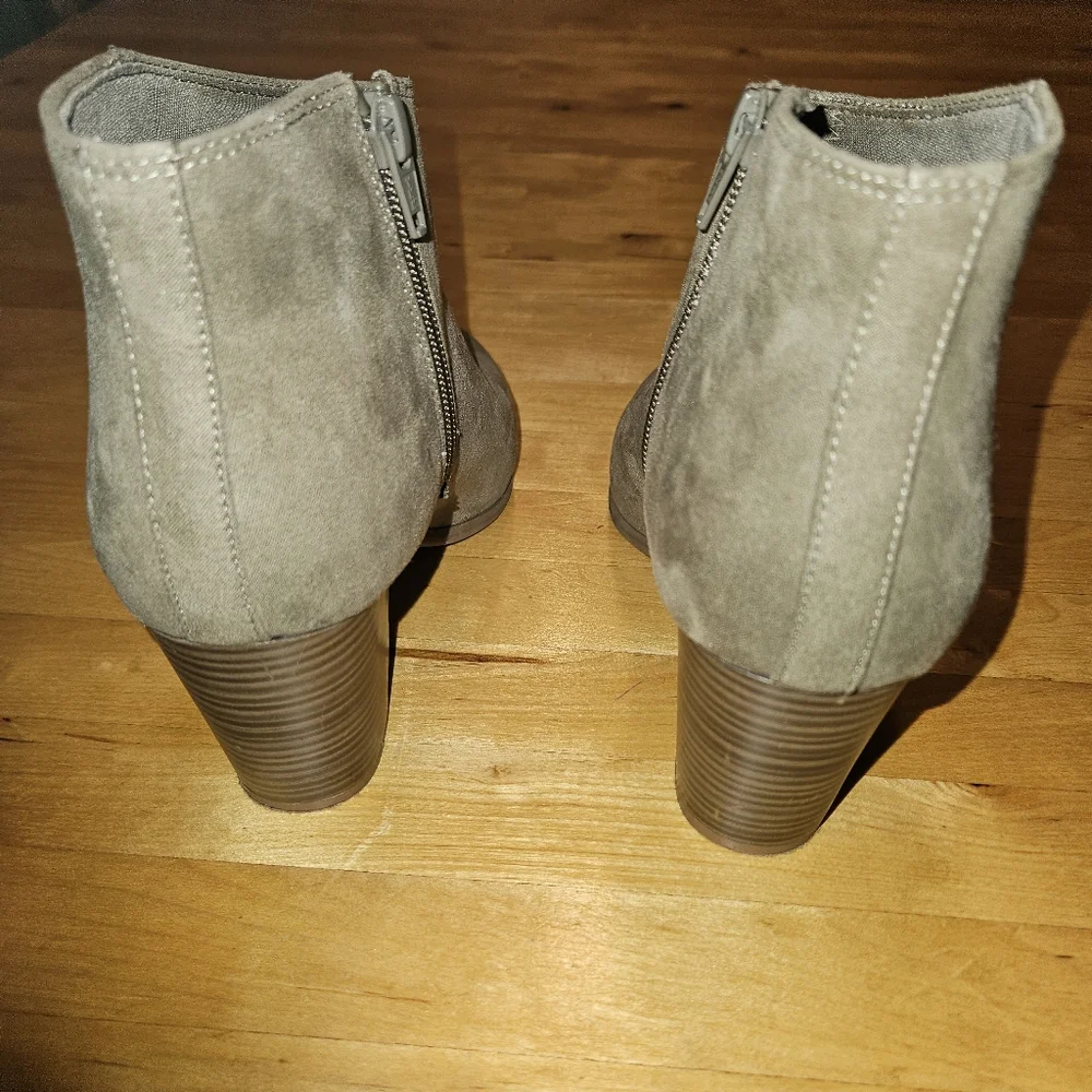Old Navy Ankle Boots - Picture 4 of 11